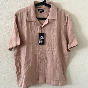 Men’s button down shirt (medium)